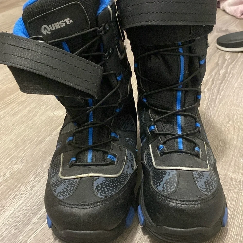 Quest Thinsulate snow boots black and blue Velcro straps